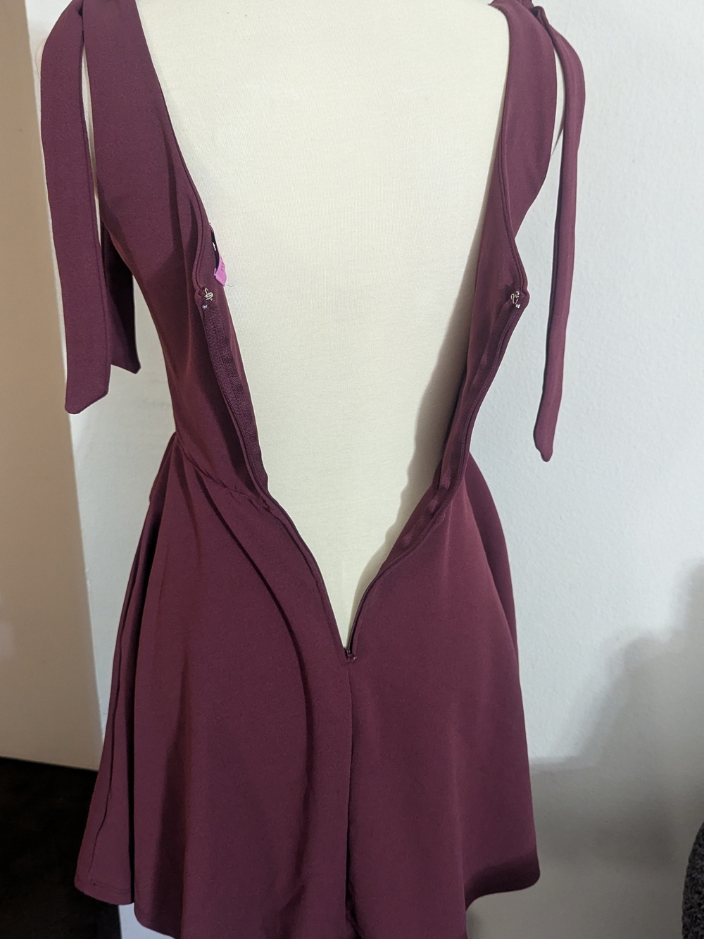 Mi Ami Francesca’s Burgundy Tie Shoulder Skater Mini Dress Size S - Picture 5 of 7